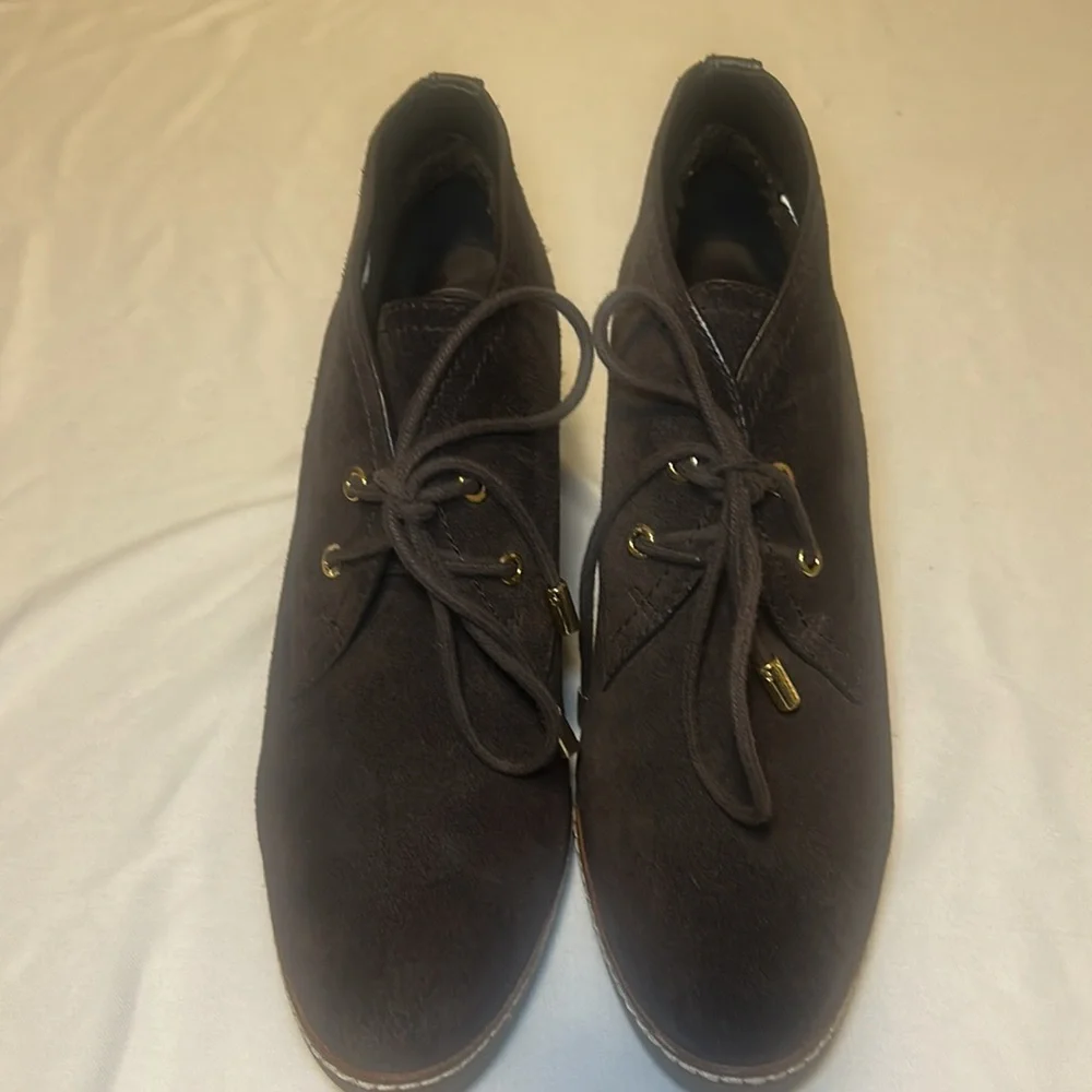 Like New Tory Burch Hilary Brown Suede Lace Up Ankle Booties Women’s Size 9.5 M - Picture 13 of 16